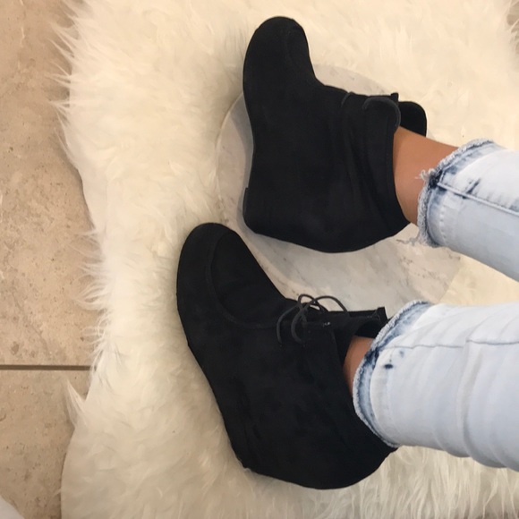 Black Hidden Wedge Chic Booties - Picture 2 of 8